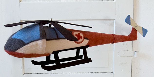 Schultüte aus Filz - Hubschrauber mit drehbaren Rotoren. Handgefertigte Schultüte aus Filz "Hubschrauber" mit drehbaren Rotoren. Doris Niestroj | Filz & Form